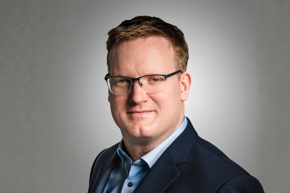 Gijs Roeffen: “We gaan het soevereiniteitsprobleem niet oplossen door een datacenter in een polder te bouwen” cover