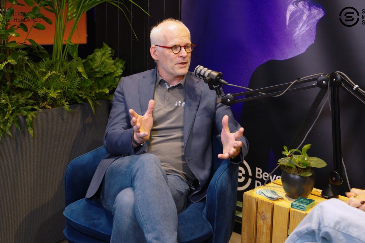 “In een crisis moet je niet polderen”: Kelvin Rorive over wat misgaat bij crisisoefeningen cover